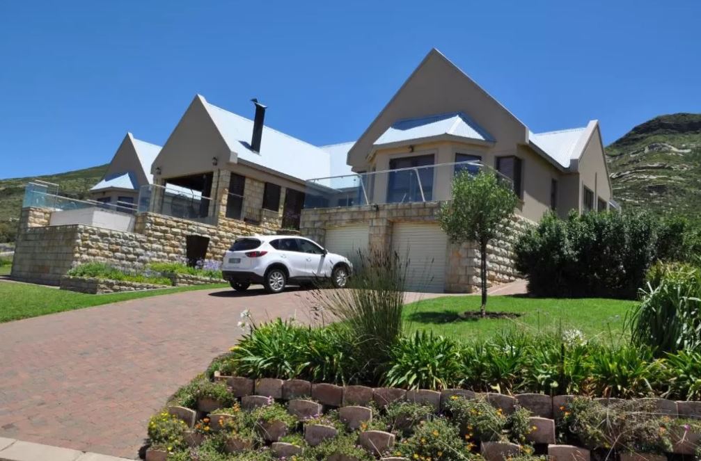 Peaceful holiday haven at Clarens Grand Villa
